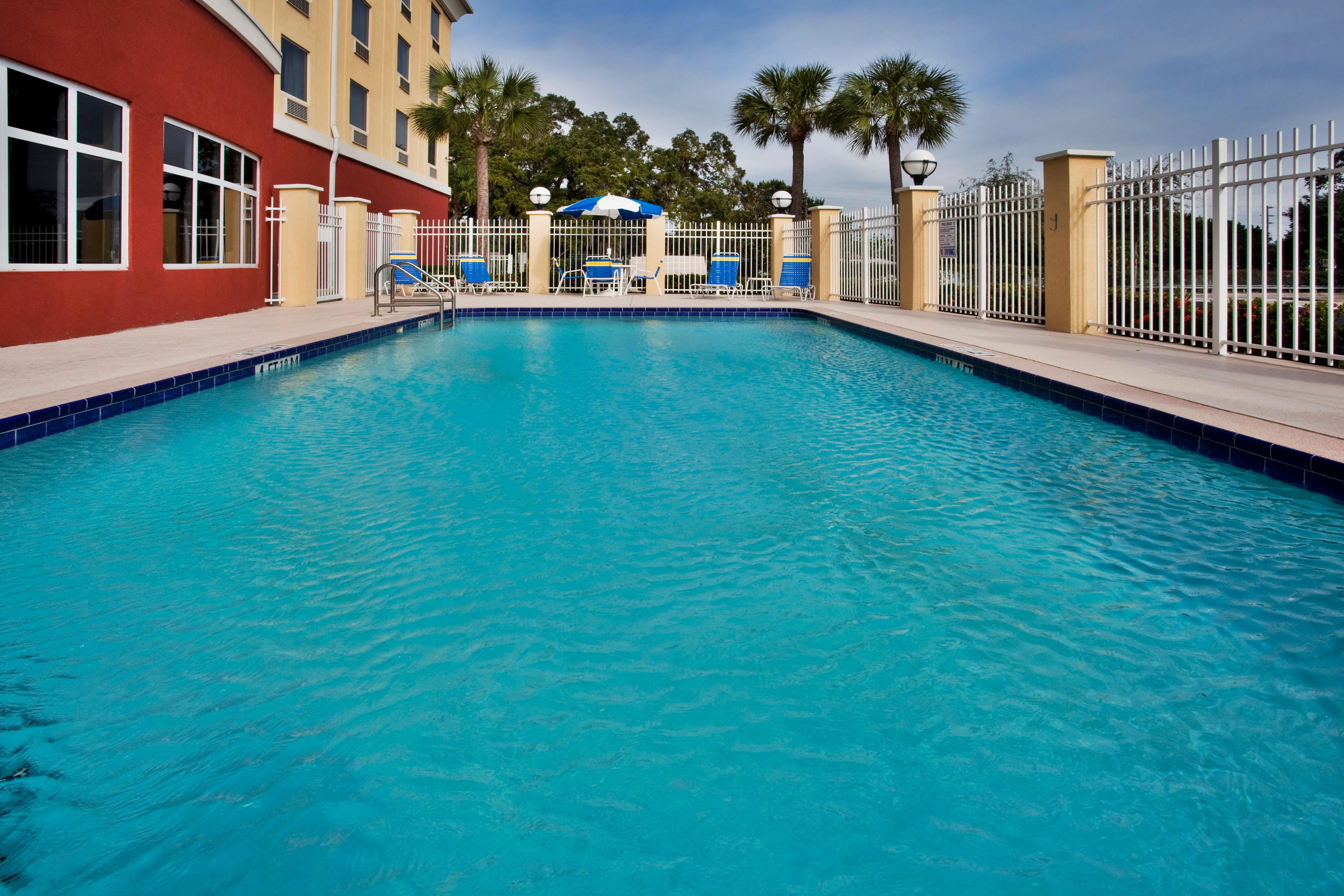 Holiday Inn Express St. Petersburg North / I-275 By Ihg Exterior foto