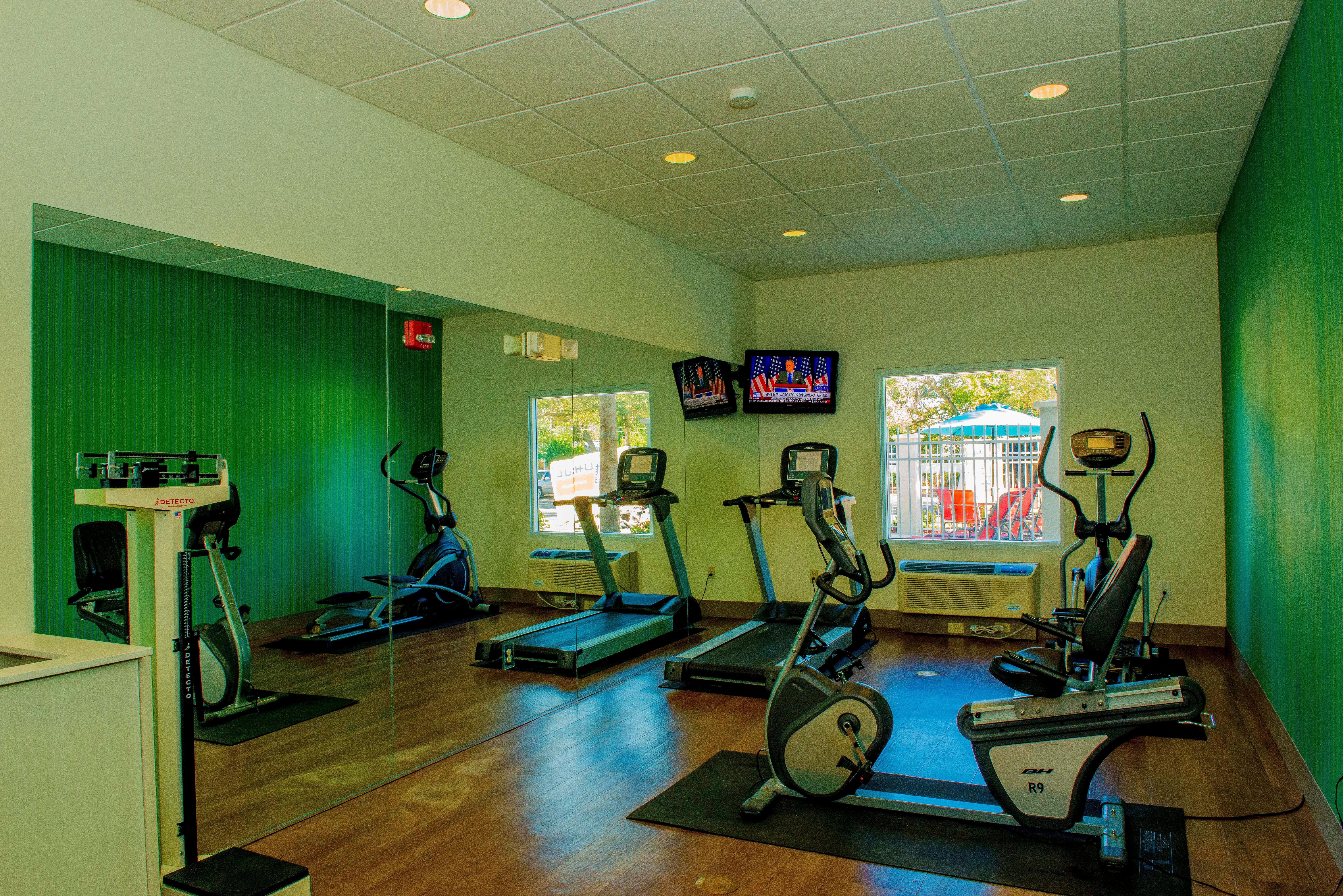 Holiday Inn Express St. Petersburg North / I-275 By Ihg Exterior foto