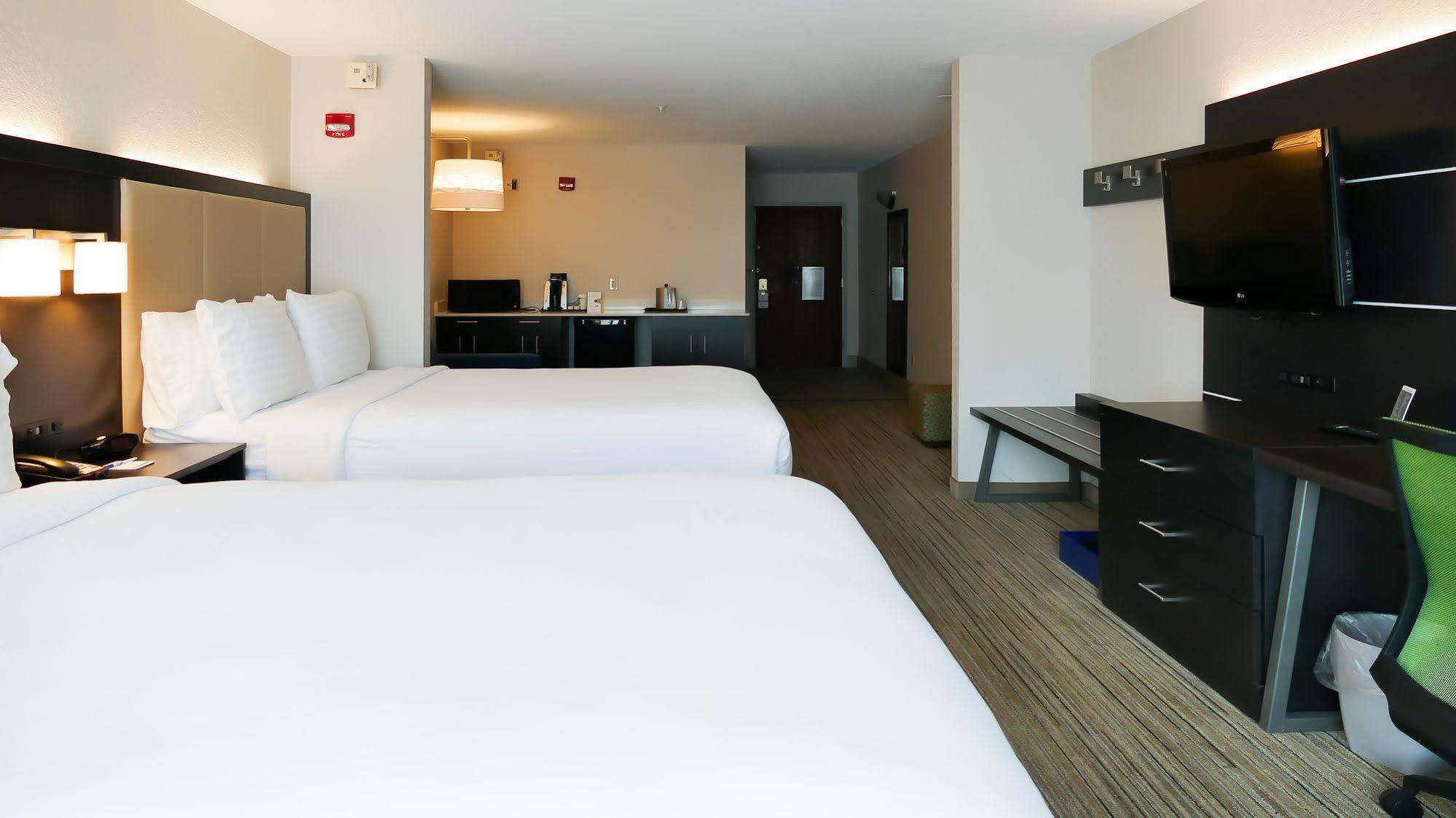 Holiday Inn Express St. Petersburg North / I-275 By Ihg Exterior foto