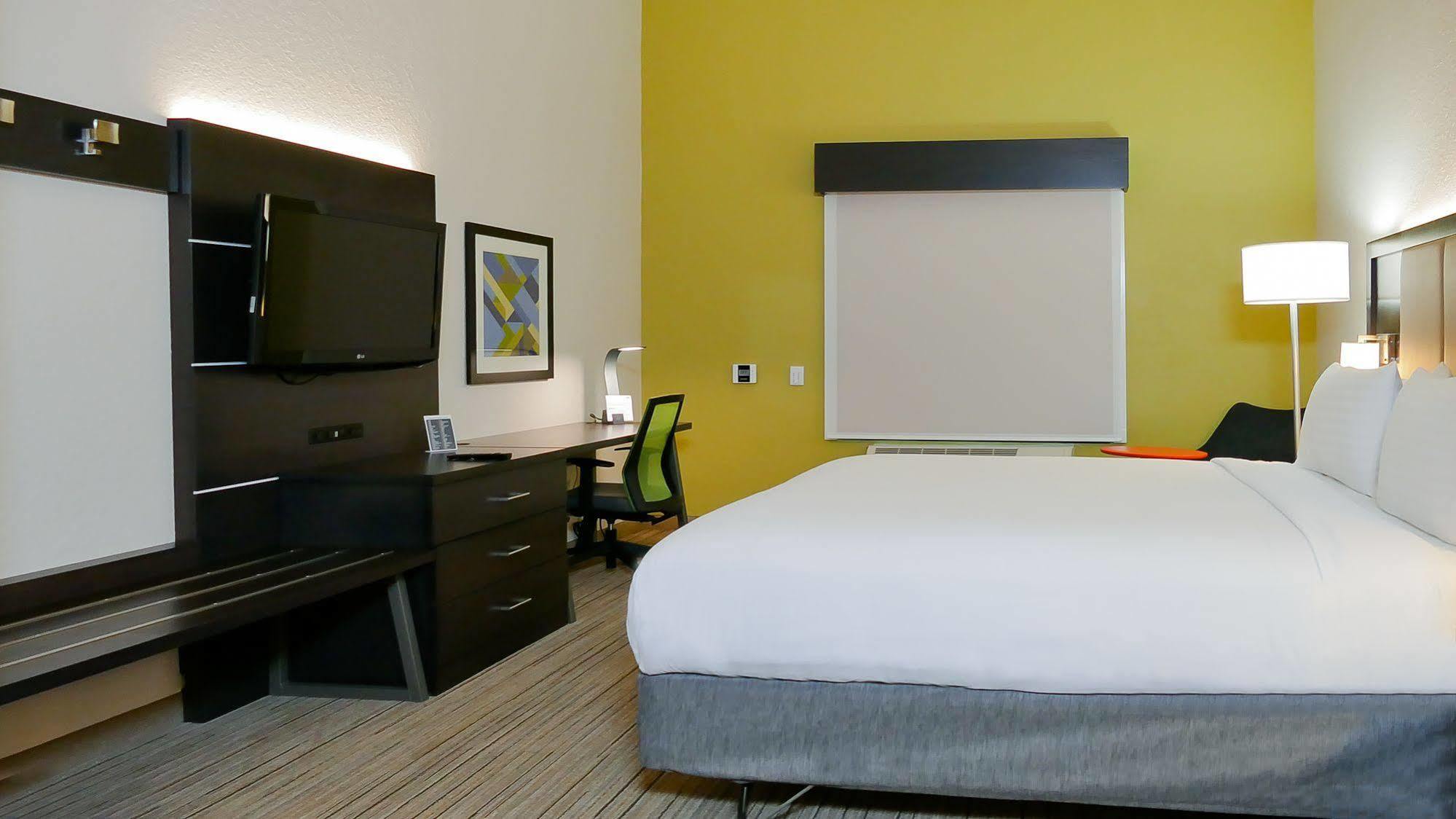 Holiday Inn Express St. Petersburg North / I-275 By Ihg Exterior foto